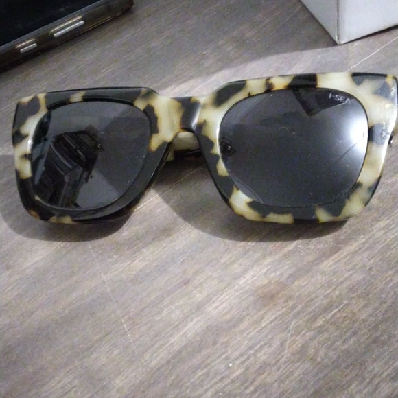 Tortoise Shell Sunglasses - Classic Pattern - Picture 3 of 3